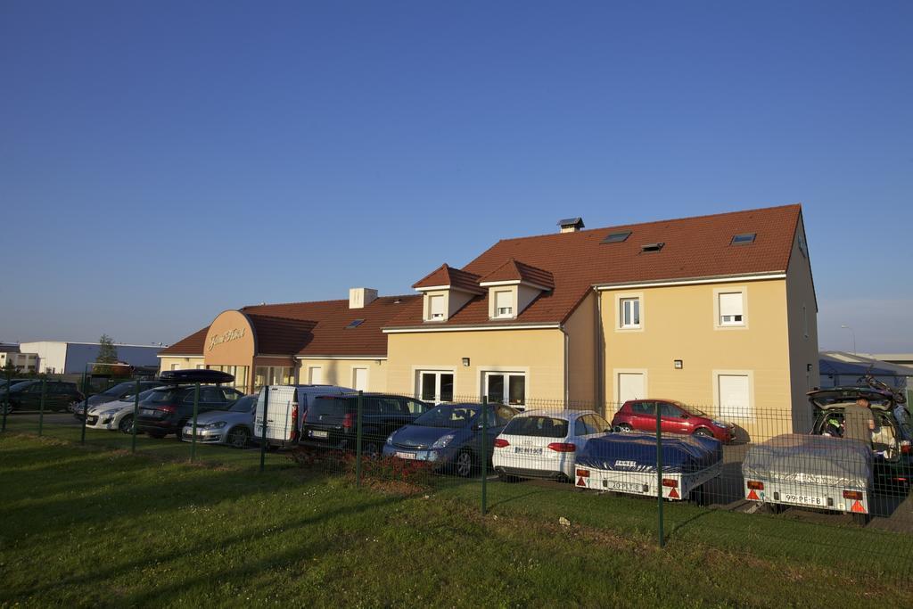 Jum'hotel Saints-Geosmes Exteriér fotografie